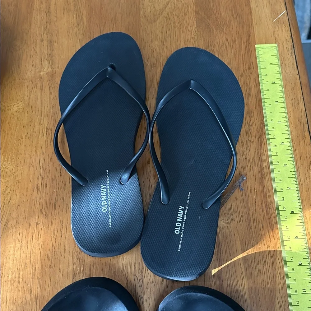 Rocket Dog and Old Navy Black Textured Sandals bundle. Women’s size 8.